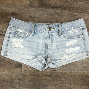 Women’s American Eagle Outfitters Light Blue Distressed Jean Shorts Size 4